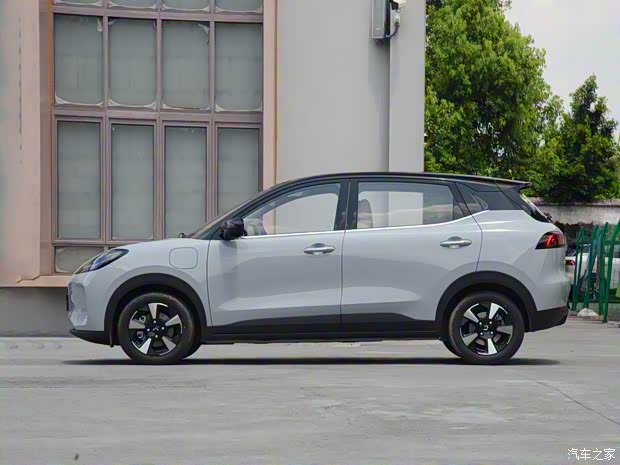 上汽通用五菱 五菱缤果PLUS 2024款 330km 五座版 上汽通用五菱 五菱缤果PLUS 2024款 330km 五座版