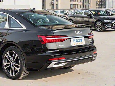 2025款 40 TFSI 豪华动感型 2025款 40 TFSI 豪华动感型