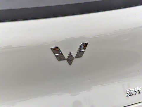 2025款 四门版 臻享+款 2025款 四门版 臻享+款