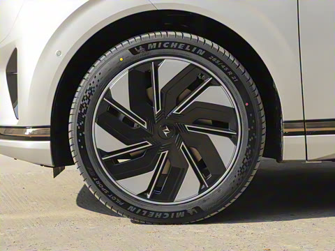 2025款 636Max纯电版 5座 2025款 636Max纯电版 5座