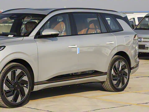 2025款 210Max增程版 5座 2025款 210Max增程版 5座