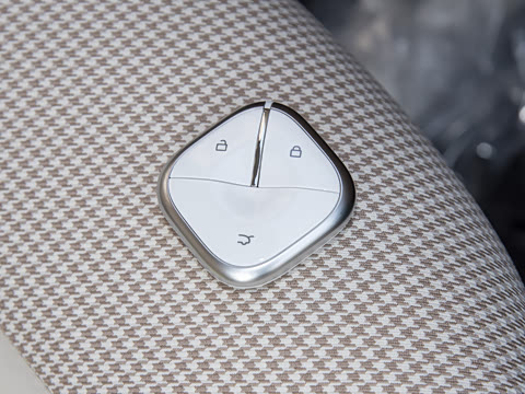 2025款 四门版 臻享款 2025款 四门版 臻享款