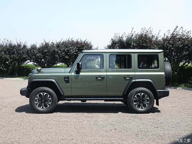 北京汽车制造厂 212 2024款 普通版 北京汽车制造厂 212 2024款 普通版