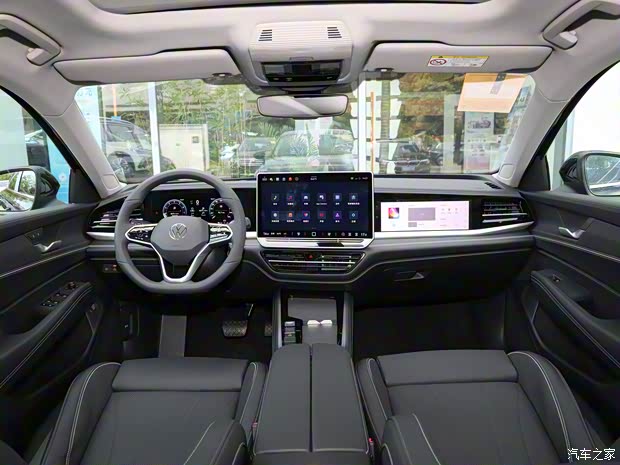 上汽大众 帕萨特 2025款 PRO 2.0T 低配版 上汽大众 帕萨特 2025款 PRO 2.0T 低配版