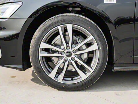 2025款 40 TFSI 豪华动感型 2025款 40 TFSI 豪华动感型