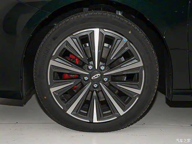 奇瑞汽车 艾瑞泽8 2024款 2.0T 御+ 奇瑞汽车 艾瑞泽8 2024款 2.0T 御+