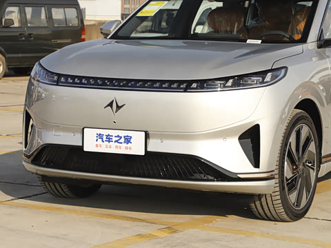 2025款 210Max增程版 5座 2025款 210Max增程版 5座