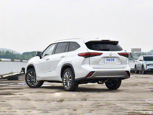 廣汽豐田 漢蘭達(dá) 2024款 2.5L智能電混雙擎四驅(qū)尊貴版 7座