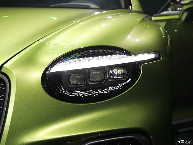 宾利 欧陆插电混动 2025款 GT 极致版 宾利 欧陆插电混动 2025款 GT 极致版