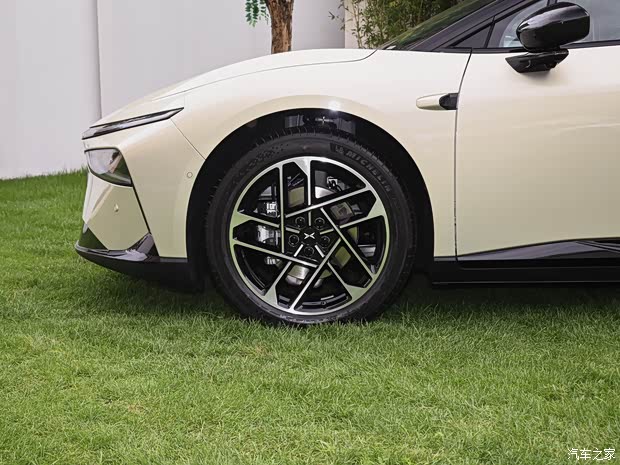 小鹏汽车 小鹏P7+ 2024款 230kw 小鹏汽车 小鹏P7+ 2024款 230kw