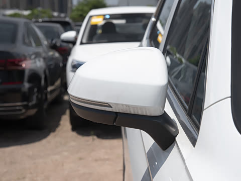 2024款 出众款 330TSI 自动两驱R-Line龙耀版 2024款 出众款 330TSI 自动两驱R-Line龙耀版