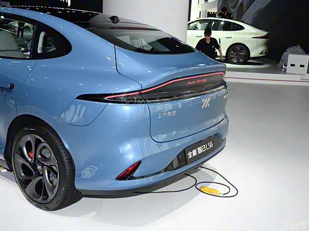 智己汽车 智己LS6 2025款 579kW 四驱 智己汽车 智己LS6 2025款 579kW 四驱