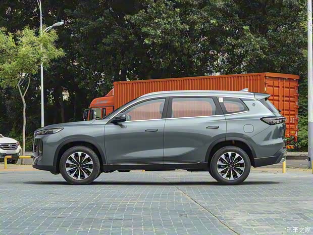 奇瑞汽车 瑞虎8 PLUS 2025款 290TGDI DCT尊贵型 奇瑞汽车 瑞虎8 PLUS 2025款 290TGDI DCT尊贵型