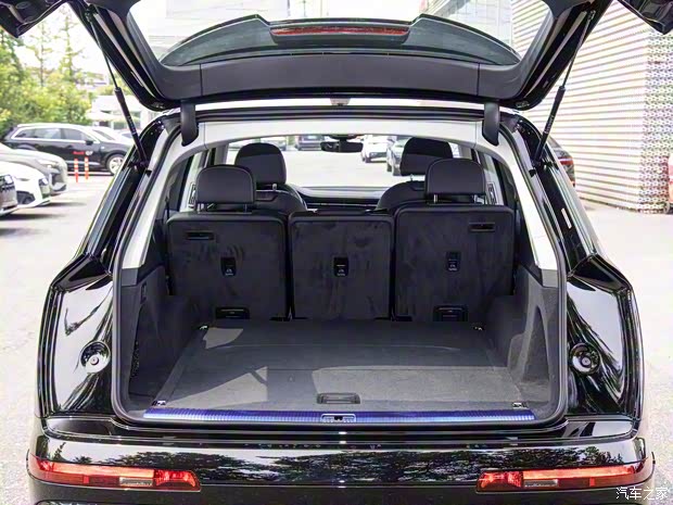 奧迪(進(jìn)口) 奧迪Q7 2024款 45 TFSI quattro S line黑武士型