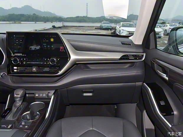 廣汽豐田 漢蘭達(dá) 2024款 2.5L智能電混雙擎四驅(qū)尊貴版 7座