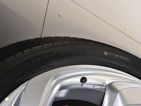 2024款 4.0T V8 S 2024款 4.0T V8 S