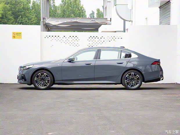 华晨宝马 宝马5系 2024款 530Li xDrive M运动套装 华晨宝马 宝马5系 2024款 530Li xDrive M运动套装