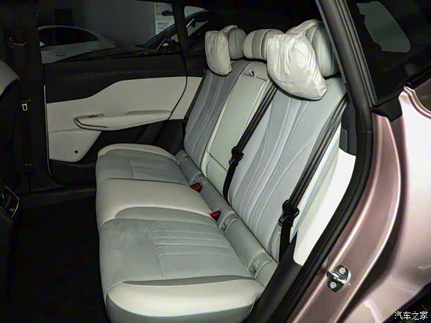 岚图汽车 岚图知音 2024款 四驱全球版 岚图汽车 岚图知音 2024款 四驱全球版