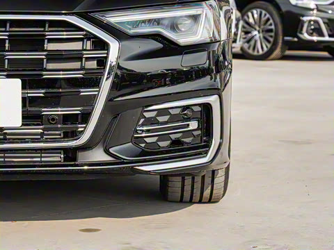 2025款 40 TFSI 豪华动感型 2025款 40 TFSI 豪华动感型