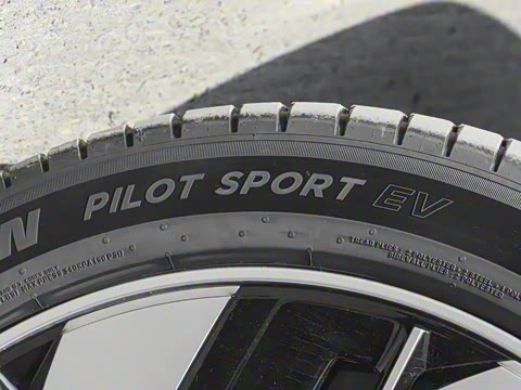 2025款 636Max纯电版 5座 2025款 636Max纯电版 5座