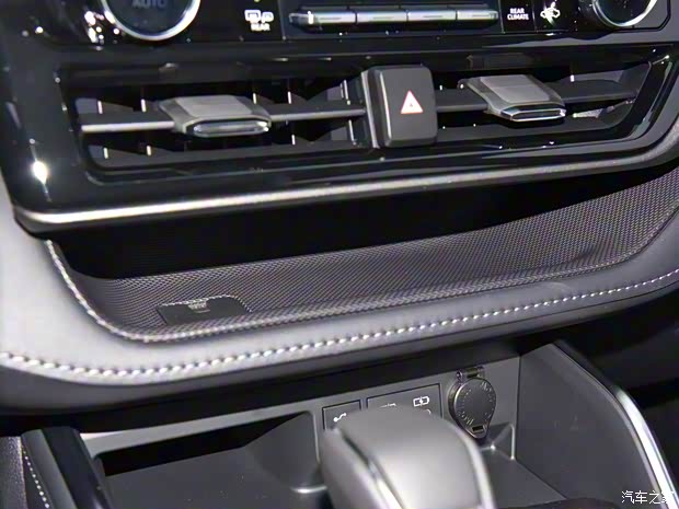 广汽丰田 汉兰达 2024款 2.5L智能电混双擎四驱尊贵版 7座 广汽丰田 汉兰达 2024款 2.5L智能电混双擎四驱尊贵版 7座