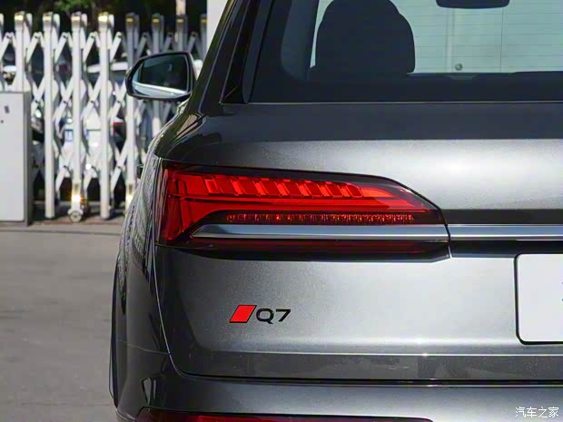 奥迪(进口) 奥迪Q7 2024款 45 TFSI quattro S line运动型 奥迪(进口) 奥迪Q7 2024款 45 TFSI quattro S line运动型