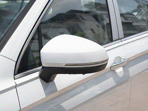 2024款 出众款 330TSI 自动两驱R-Line龙耀版 2024款 出众款 330TSI 自动两驱R-Line龙耀版