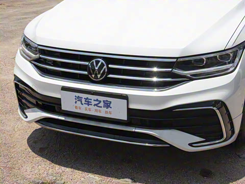 2024款 出众款 330TSI 自动两驱R-Line龙耀版 2024款 出众款 330TSI 自动两驱R-Line龙耀版