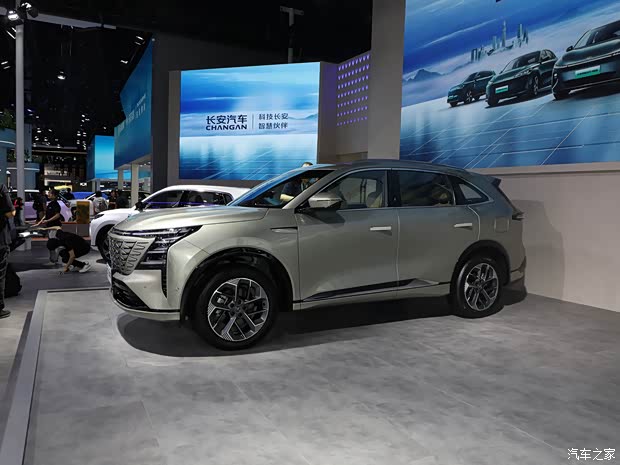 长安汽车 长安CS75 PLUS 2025款 第四代 1.5T 高配版