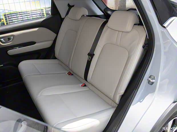 上汽通用五菱 五菱缤果PLUS 2024款 330km 五座版 上汽通用五菱 五菱缤果PLUS 2024款 330km 五座版