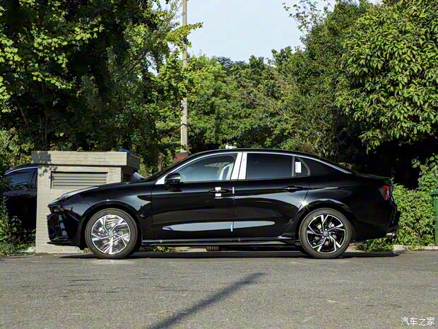 领克 领克03 2025款 1.5TD DCT冠军版