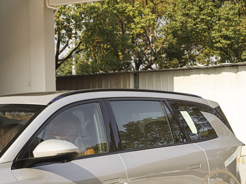 2025款 636Max纯电版 5座 2025款 636Max纯电版 5座