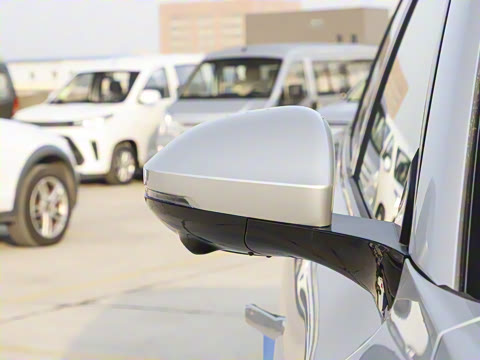 2025款 210Max增程版 5座 2025款 210Max增程版 5座