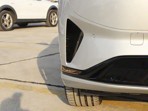 2025款 210Max增程版 5座 2025款 210Max增程版 5座