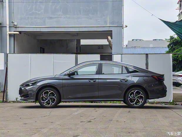 上汽集團(tuán) MG5 2024款 300TGI DCT高配版