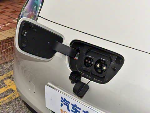 2025款 四门版 臻享+款 2025款 四门版 臻享+款