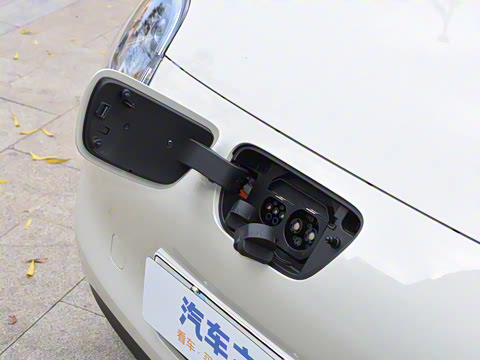 2025款 四门版 臻享+款 2025款 四门版 臻享+款