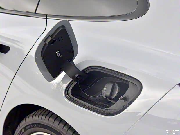 合众汽车 哪吒S猎装 2024款 增程300 Pro版 合众汽车 哪吒S猎装 2024款 增程300 Pro版