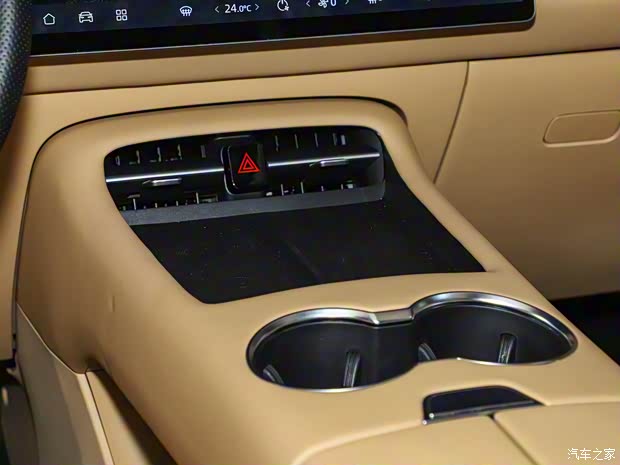 赛力斯蓝电 蓝电E5 PLUS 2025款 165km 长续航版 7座 赛力斯蓝电 蓝电E5 PLUS 2025款 165km 长续航版 7座