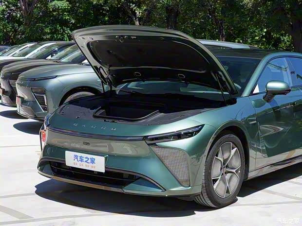 星途 星纪元 ES 2025款 Pro 77kWh 星途 星纪元 ES 2025款 Pro 77kWh