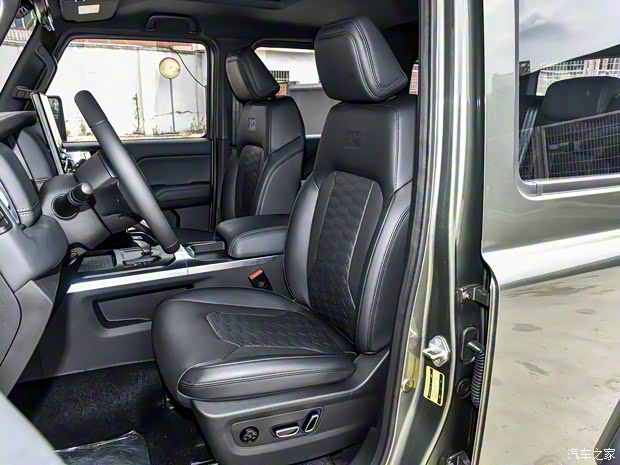 二一二越野车 212 2024款 2.0T 高配版 二一二越野车 212 2024款 2.0T 高配版