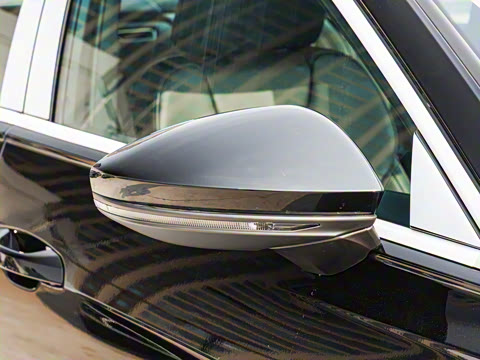 2025款 40 TFSI 豪华动感型 2025款 40 TFSI 豪华动感型