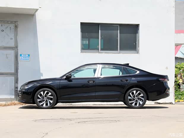 上汽大众 帕萨特 2025款 PRO 2.0T 低配版 上汽大众 帕萨特 2025款 PRO 2.0T 低配版