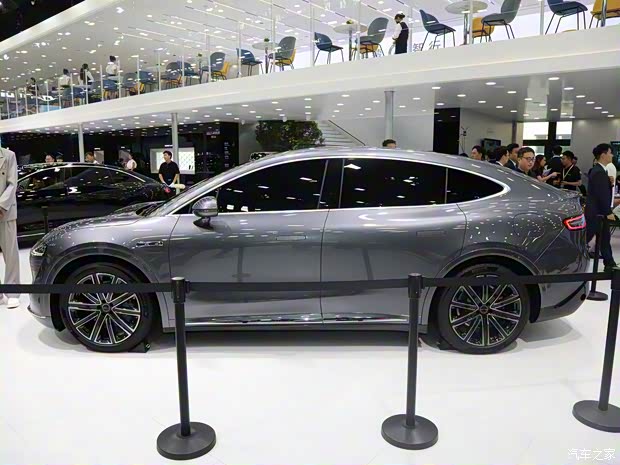 LUXEED 智界 智界R7 2024款 四驅基本型