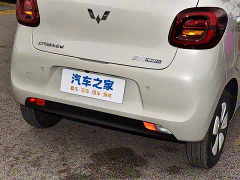 2025款 四门版 臻享+款 2025款 四门版 臻享+款