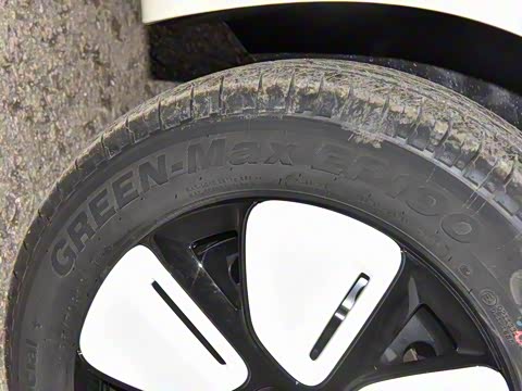 2025款 四门版 臻享+款 2025款 四门版 臻享+款