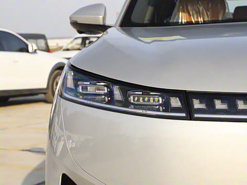 2025款 210Max增程版 5座 2025款 210Max增程版 5座