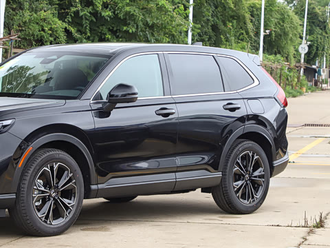 2024款 240TURBO 四驱尊耀版 5座 2024款 240TURBO 四驱尊耀版 5座