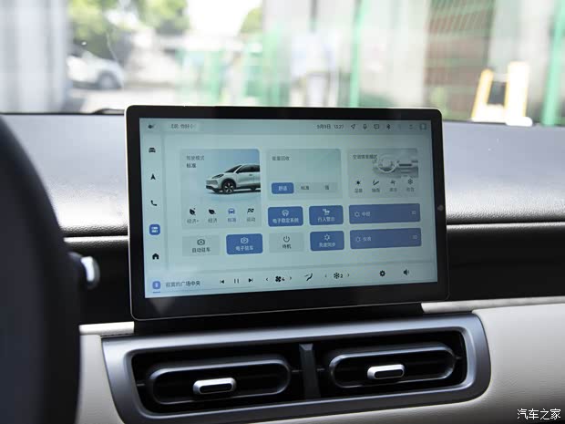 上汽通用五菱 五菱缤果PLUS 2024款 330km 五座版 上汽通用五菱 五菱缤果PLUS 2024款 330km 五座版