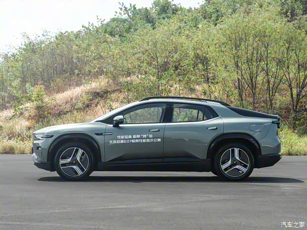 长安启源 长安启源E07 2024款 纯电 四驱 90kWh Ultra高性能版